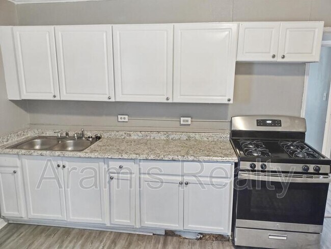 Foto del edificio - 463 Ramona St