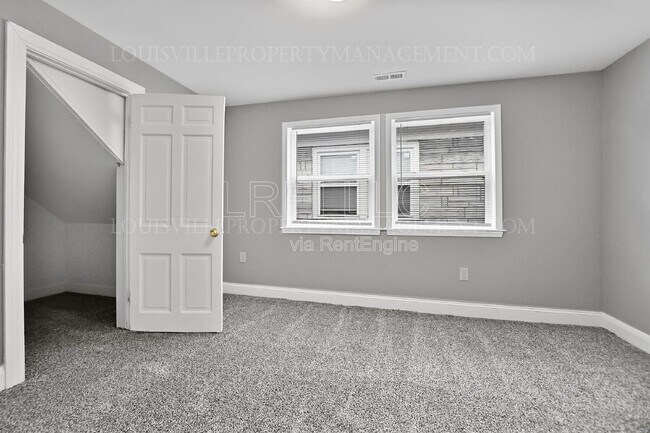 Foto del edificio - 4143 W Market St