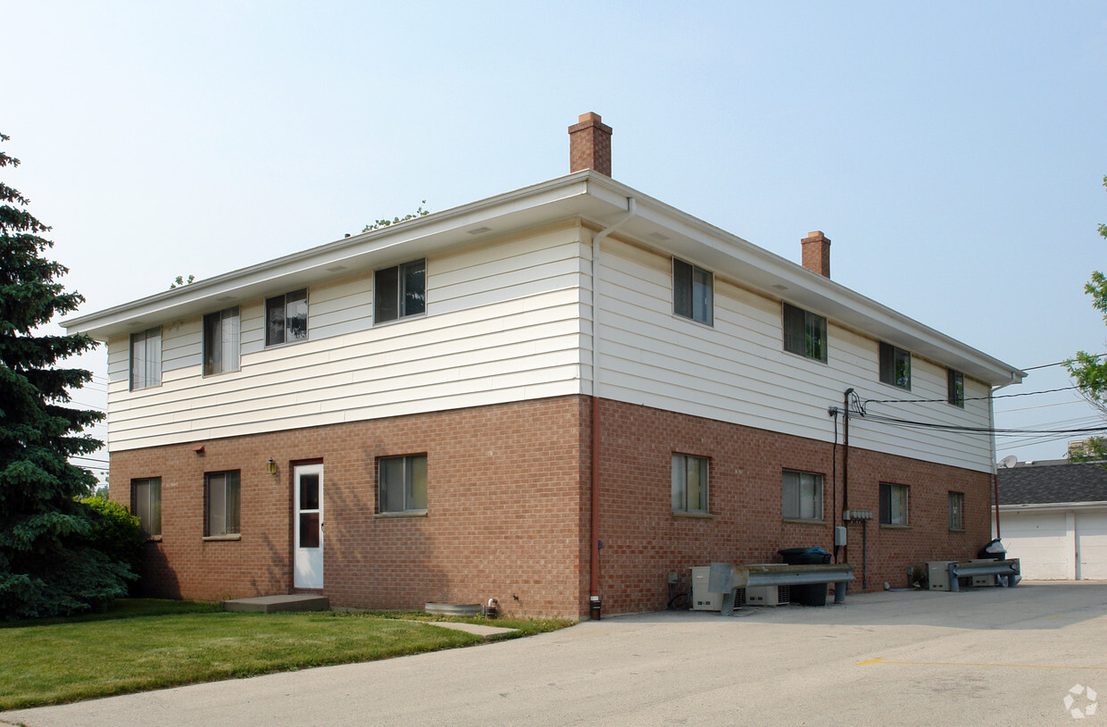 Building Photo - Golf Manor Apts.