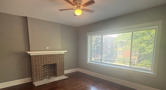 Foto del edificio - 7827 S Colfax Ave