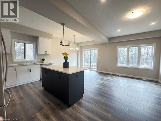 Building Photo - 113 Rivergreen Cres