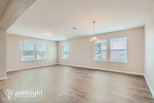 Building Photo - 5 br, 3 bath House - 3005 Helen Lane UNIT