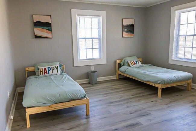 Foto del edificio - 4152 Baker St NE