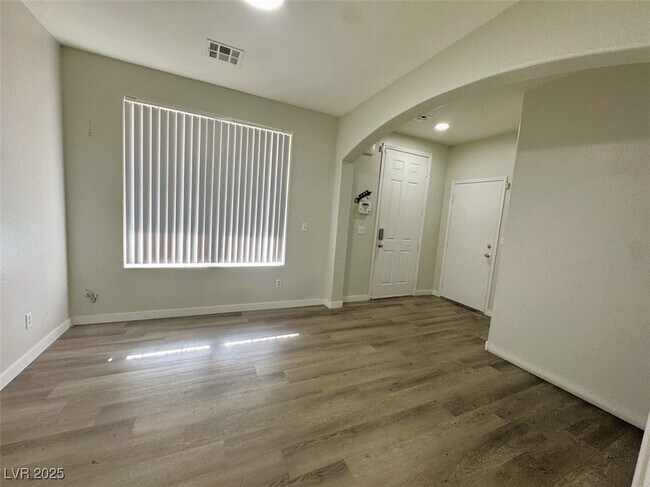 Foto del edificio - 2401 Living Rock Ave