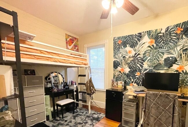 Building Photo - 112 Hillside St