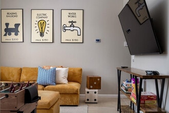 Building Photo - 412 N Hampton Dr