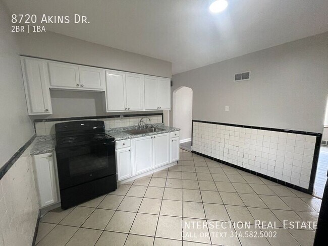Building Photo - 8720 Akins Dr