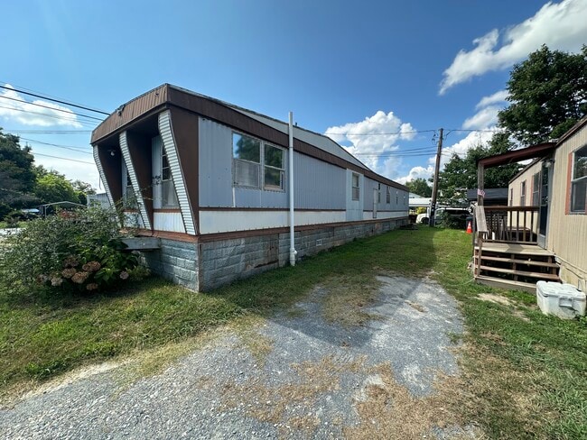 Foto del edificio - 5416 Meadowbrook Dr