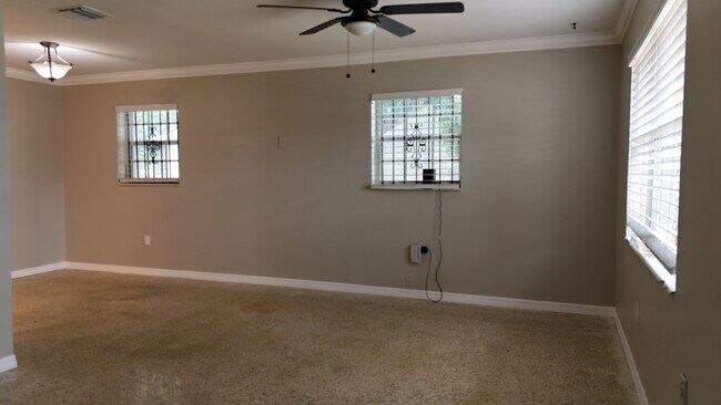 Sala de estar - 2830 NW 209th Terrace