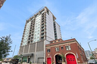 Building Photo - 700 W Van Buren St