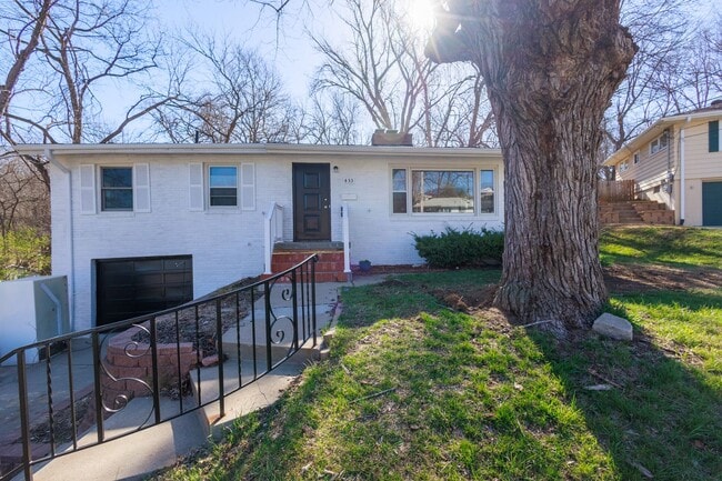 Building Photo - Gorgeous 4 bed 2 bath single-family home i...