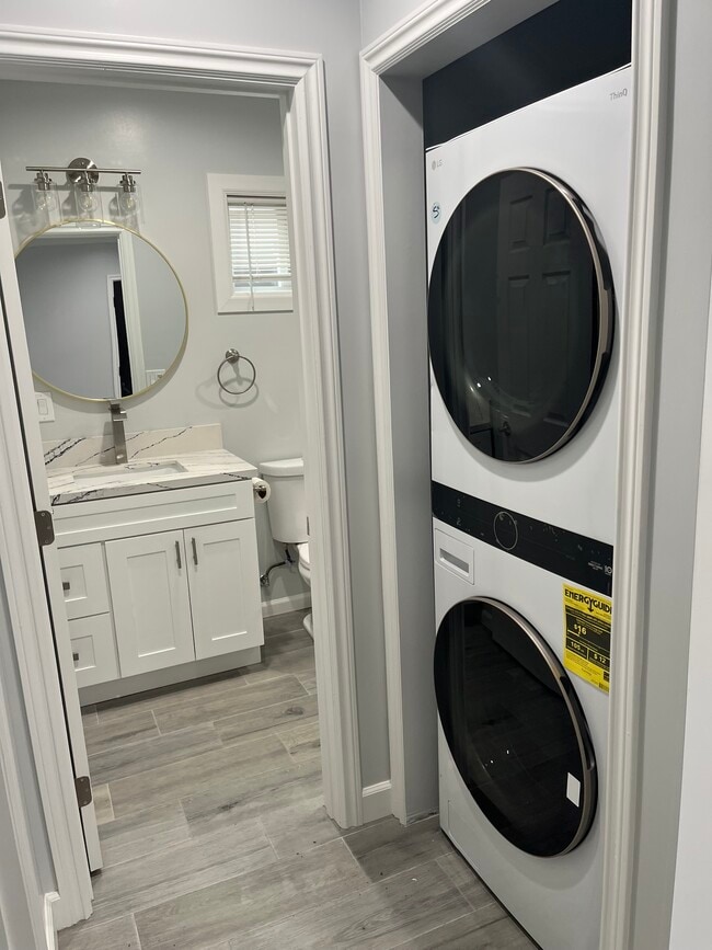 Building Photo - 728 E Harvard Pl