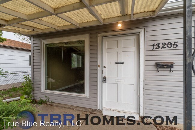 Foto del edificio - 3 br, 1.5 bath House - 13205 E 13th Ave