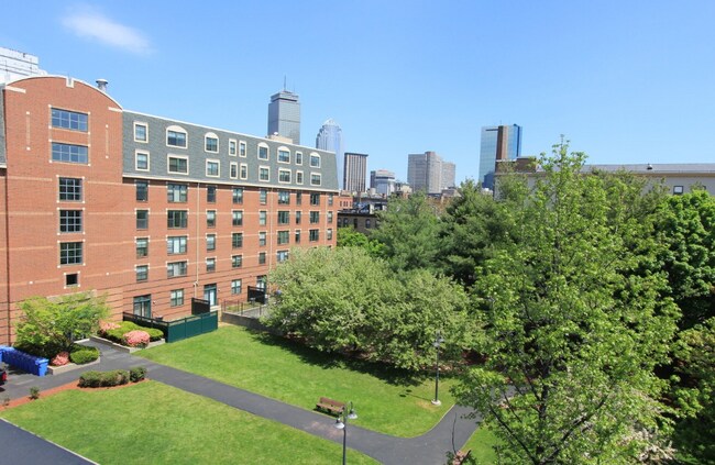 Building Photo - 624 Columbus Ave
