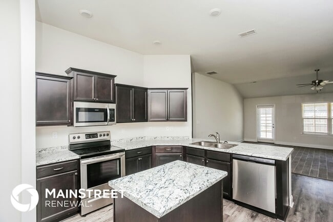 Building Photo - 7878 Ferndale Dr