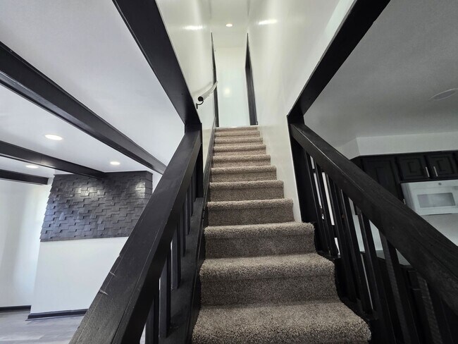 Foto del edificio - Fully Updated 3 bedroom 1 bath house for in the South Side Slopes!