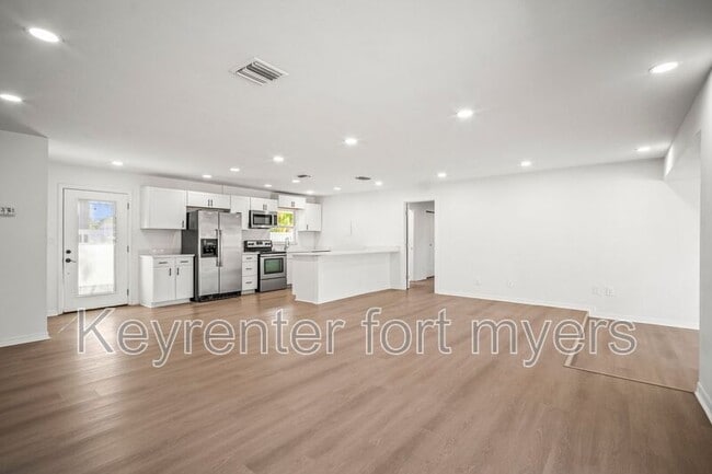 Building Photo - 4293 Island Cir