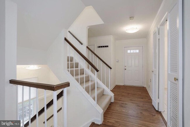 Building Photo - 13909 Woods Run Ct