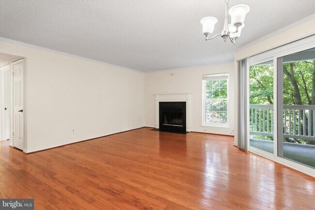 Building Photo - 1527 Lincoln Way