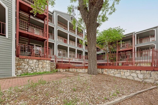 Building Photo - 2901 San Jacinto Blvd