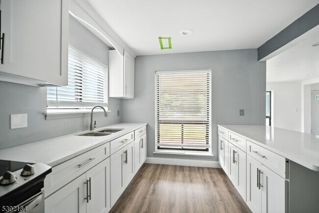 Foto del edificio - 310 Lake Shore N