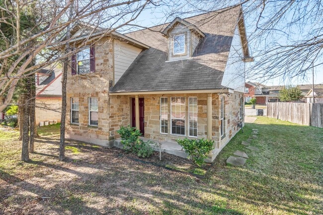 Foto del edificio - August 2026 Pre-Lease! Fantastic 4 Bed, 3 Bath Near Campus!