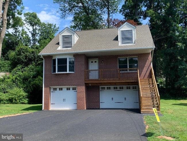 Building Photo - 249 Periwinkle Ave