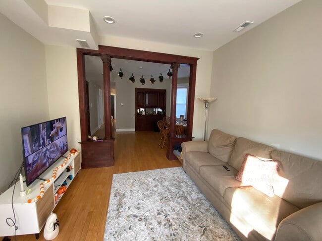Foto del edificio - 2320 W Armitage Ave