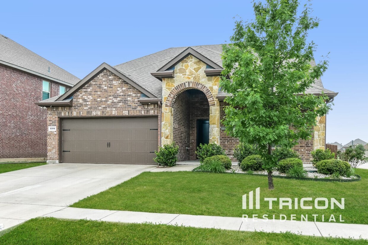 Foto principal - 3201 Shady River Trail