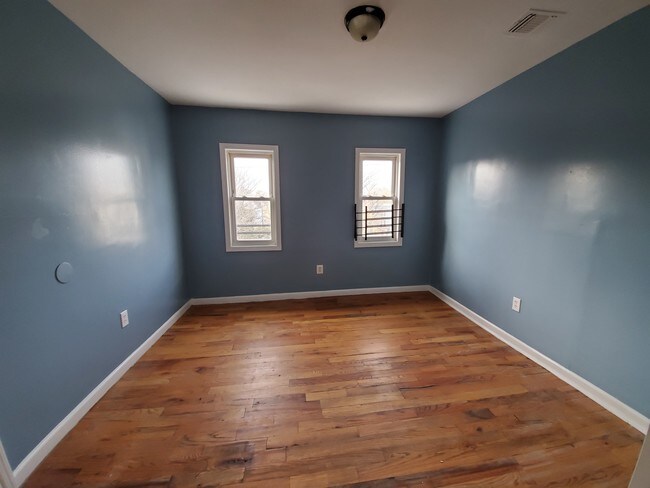 Building Photo - 822 S 18th St