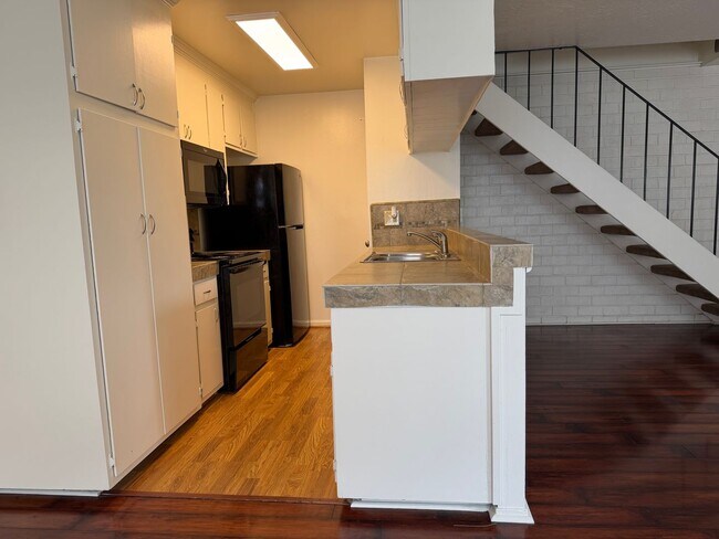 Foto del edificio - 2 story updated townhouse In Rosemont 2/1