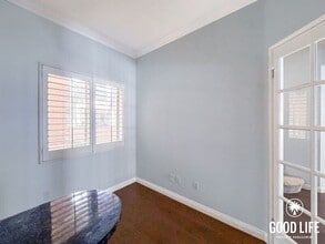 Building Photo - 640 Camino De La Reina