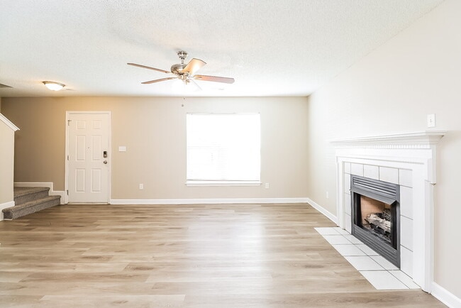 Foto del edificio - 4834 Hopewood Ln