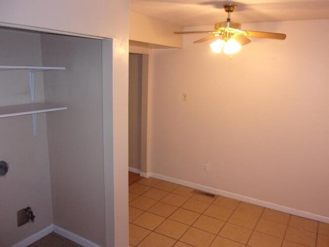 Building Photo - 471 Brentwood Dr