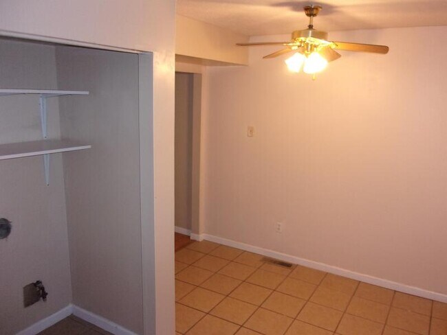 Foto del edificio - 471 Brentwood Dr