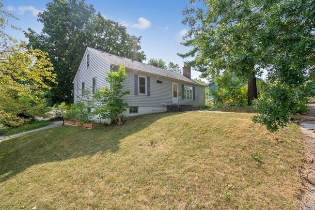 Building Photo - 1604 Olive St