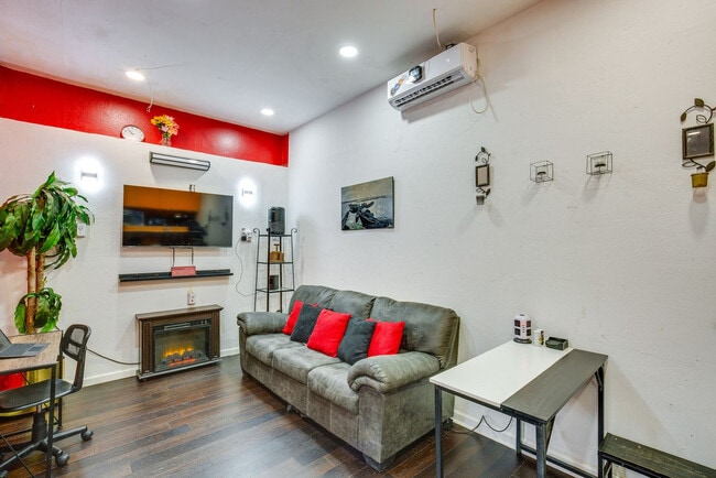 Building Photo - 7244 Piedmont Dr