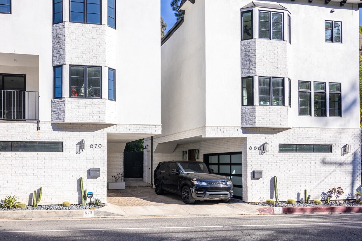 Primary Photo - 866 N Beverly Glen Blvd