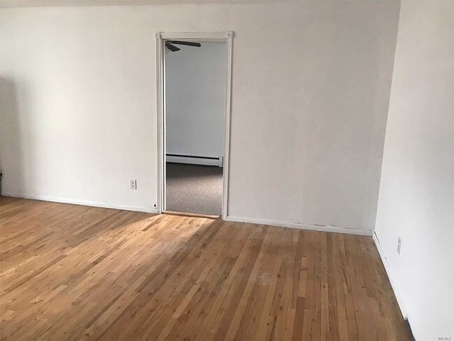 Foto del edificio - 4226 Merrick Rd