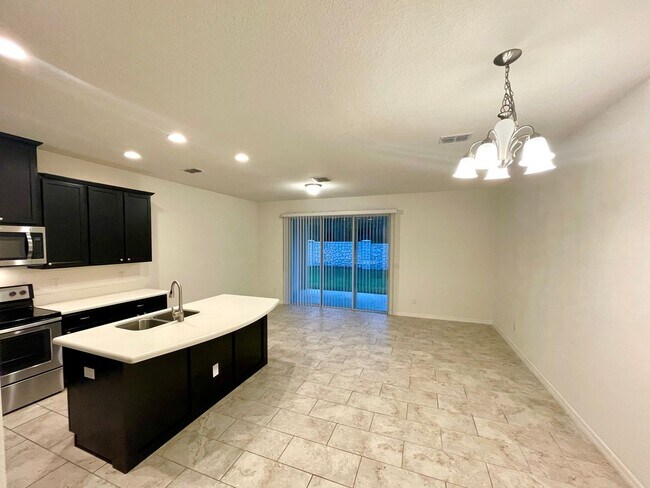 Foto del edificio - 3 Bedroom 2.5 Bath Town Home In Gated Mitchell Creek Community in Oviedo!