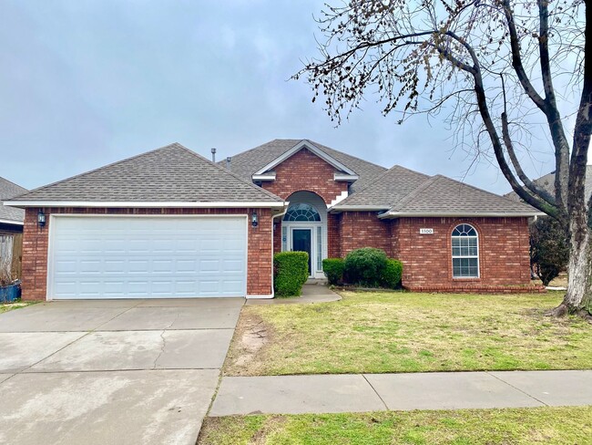 Wonderful 3 Bed, 2 Bath Home in Moore, OK - Wonderful 3 Bed, 2 Bath Home in Moore, OK