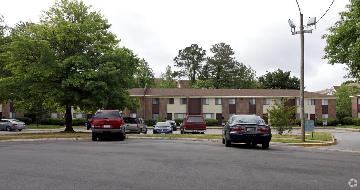 Building Photo - Pine Shore Apartments