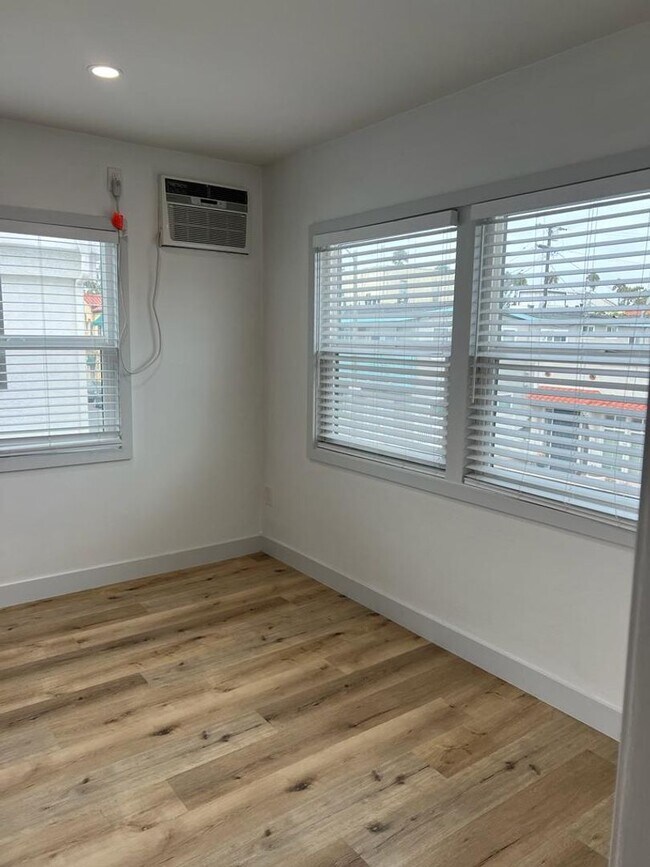 Foto del edificio - 1b Apartment in Belmont Shore across from ...