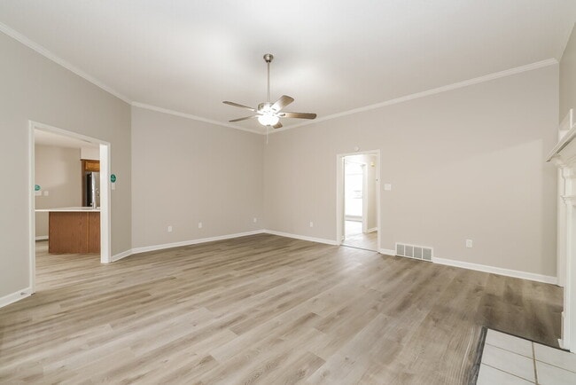 Building Photo - 6150 Woodstock View Dr