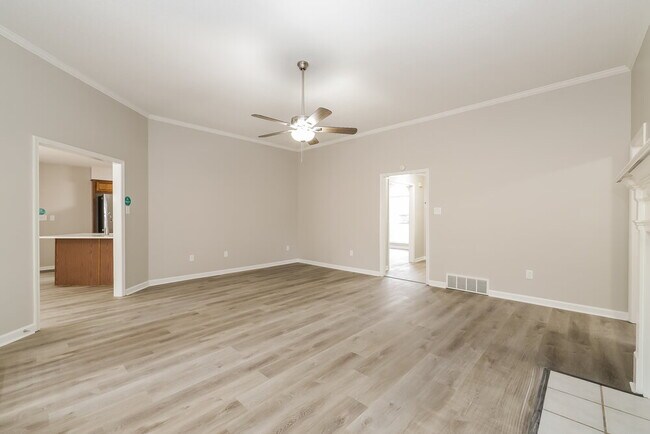 Foto del edificio - 6150 Woodstock View Dr