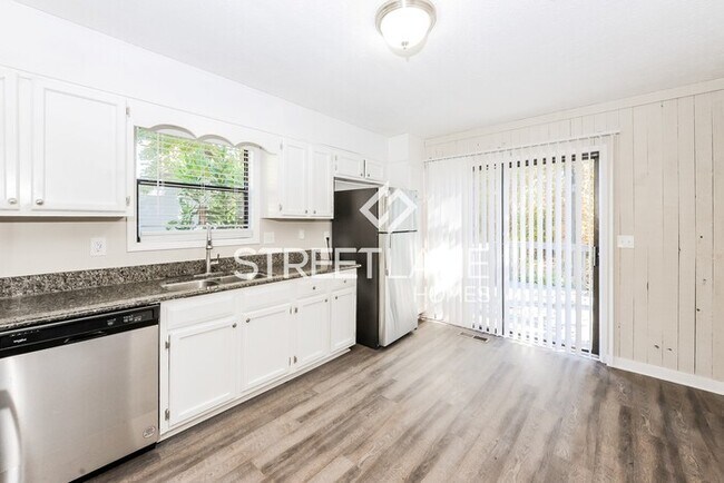 Building Photo - Charming 3 Bedroom in Woodstock!
