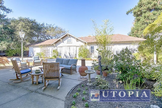 Building Photo - ROOM FOR RENT - Beautiful room for rent in...