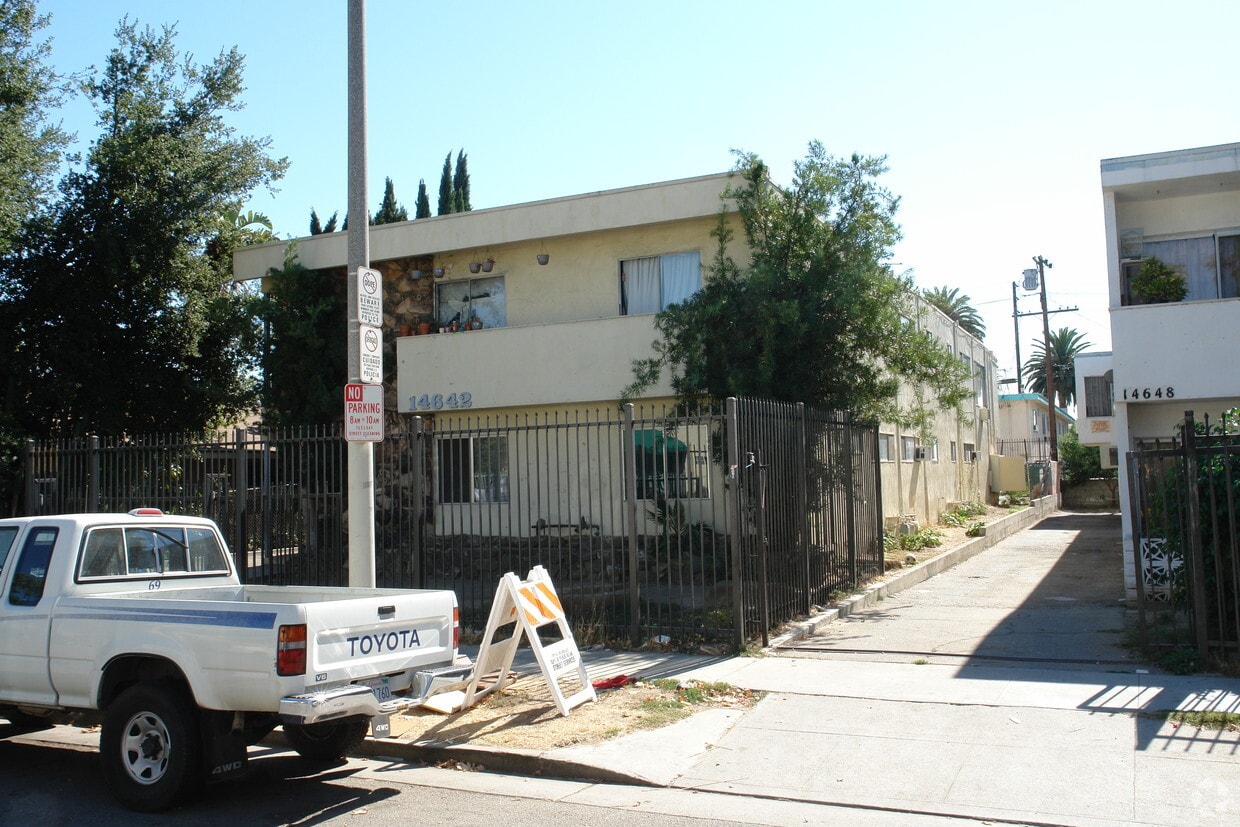 Building Photo - 14642 Delano St