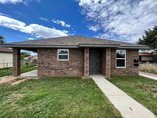 Front - 1210 2nd Ave