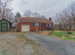 Building Photo - 205 Quassaick Ave